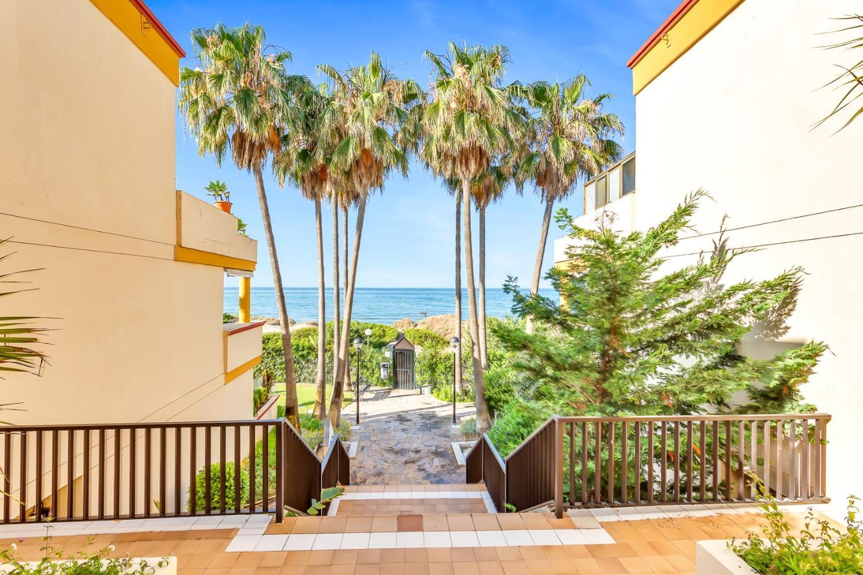 Modern Beach Apartment Romana Playa 723 In Marbella, Elviria Exterior foto